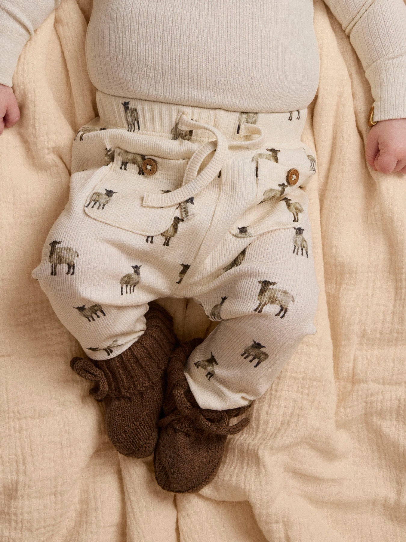 Mönstrade Babybyxor i Bomull & TENCEL™ Lyocell - Turtledove SHEEP - NBMGAVO ENK LOOSE PANT LIL