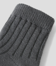 RIBBSTICKNING STRUMPOR - Poppy seed Baby