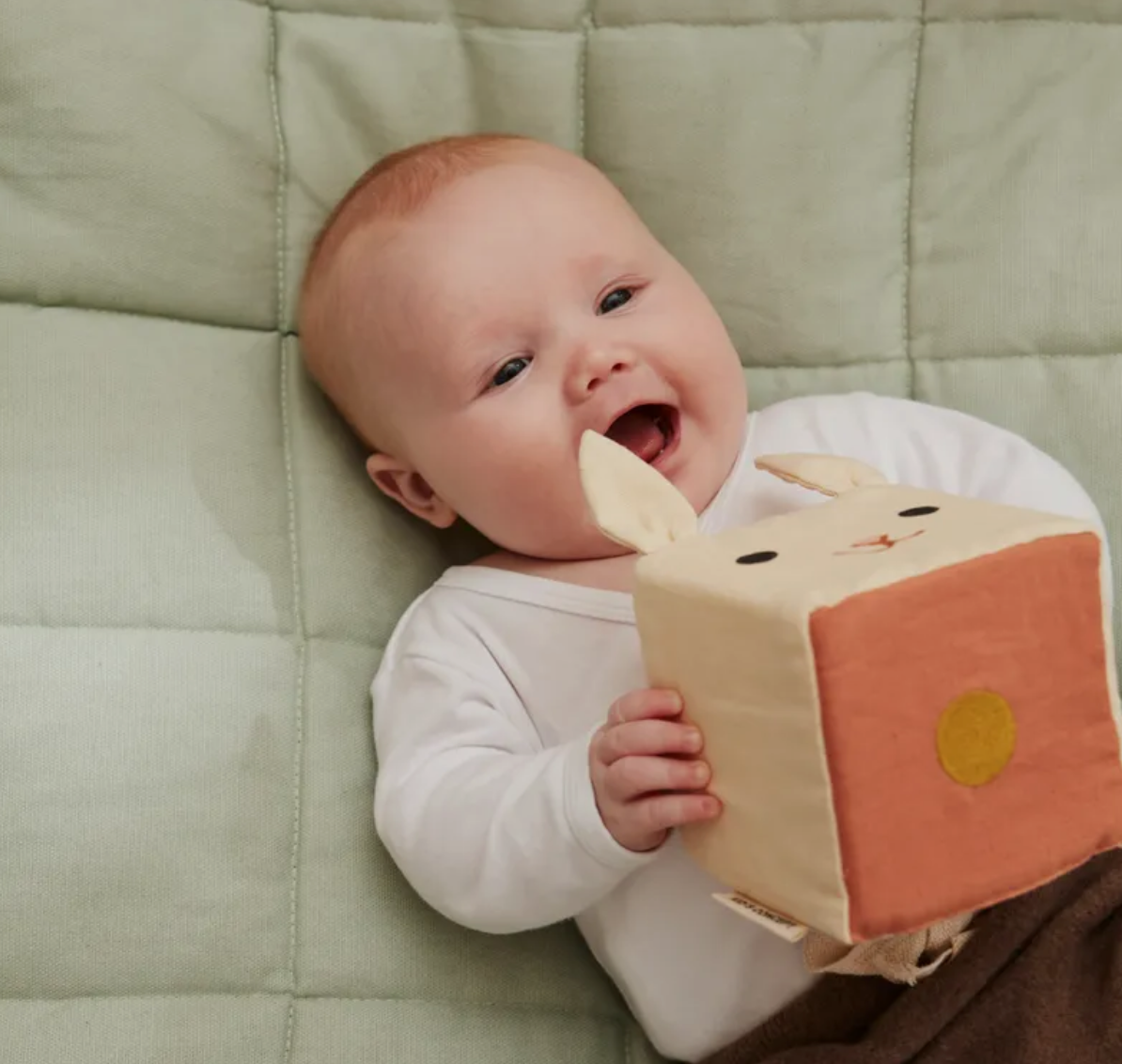 Kuber i textil för baby