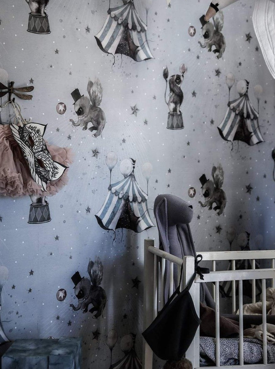 SISTA CHANSEN - Blågrå Cirkustapet från Mrs Mighetto