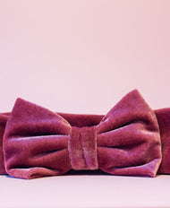 Lieveling sammetshårband med rosett Mörkrosa